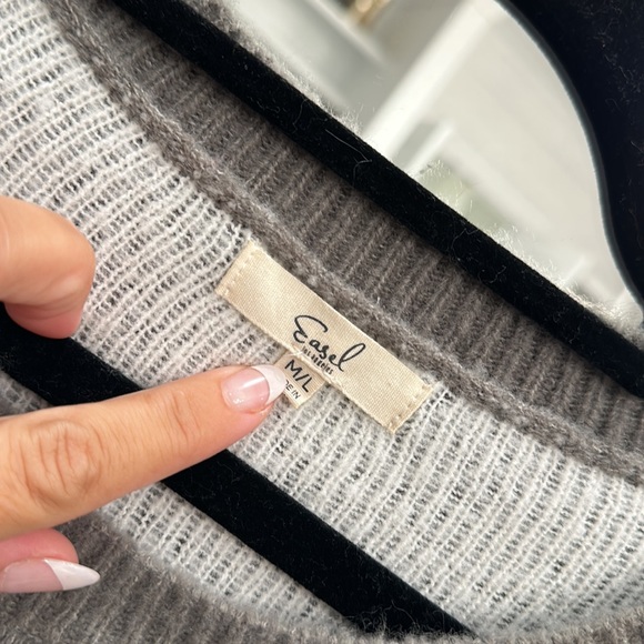 Easel sweater distressed tunic - Picture 2 of 3